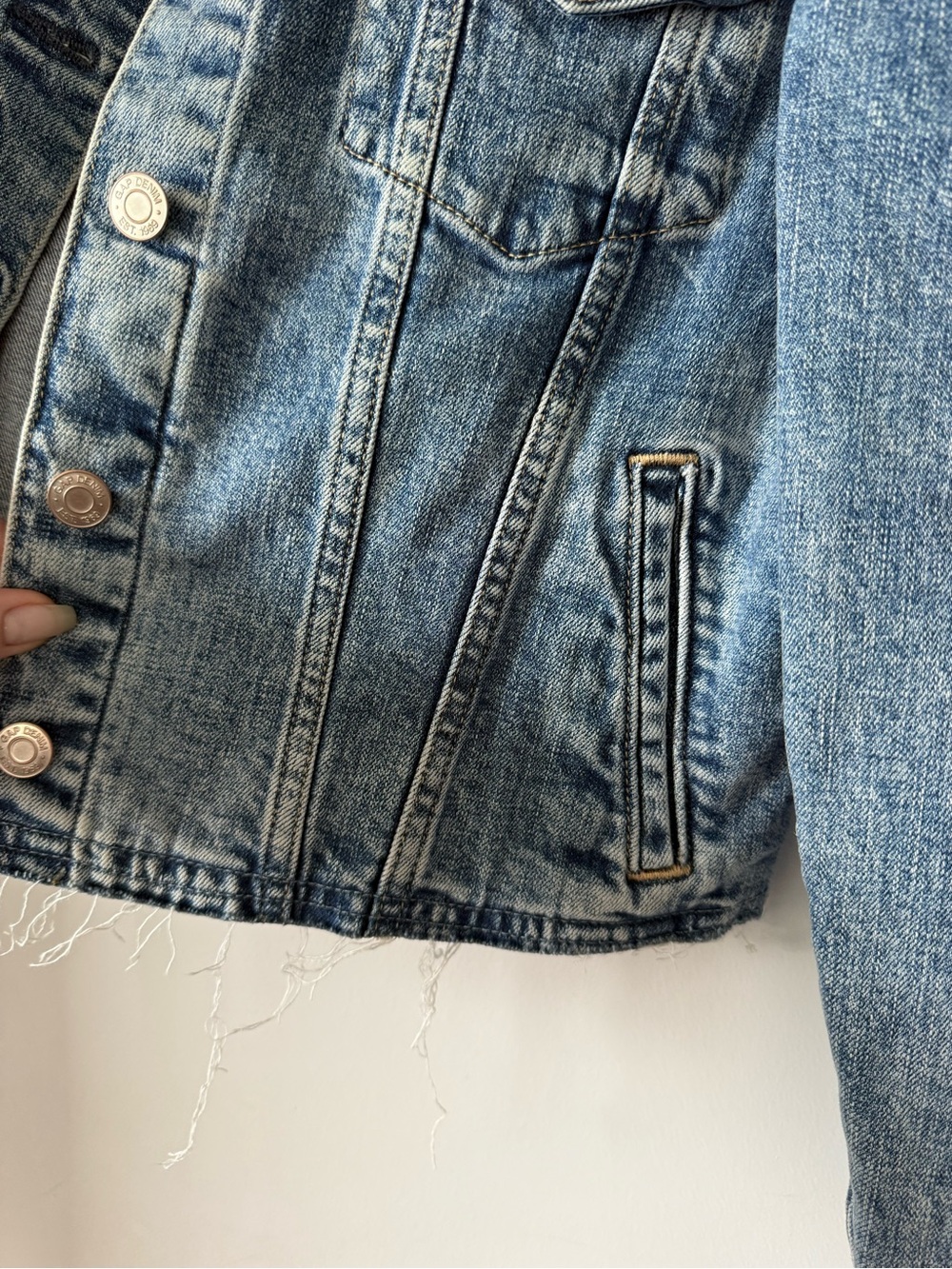 GAP Light Blue Denim Jacket with Leather Logo Patch - Picture 4 of 4